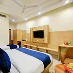 Hotel Guru Preet - Just A Min Away From New Delhi Railway Station & Connaught Place