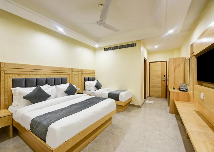 Hotel Guru Preet - Just A Min Away From New Delhi Railway Station & Connaught Place