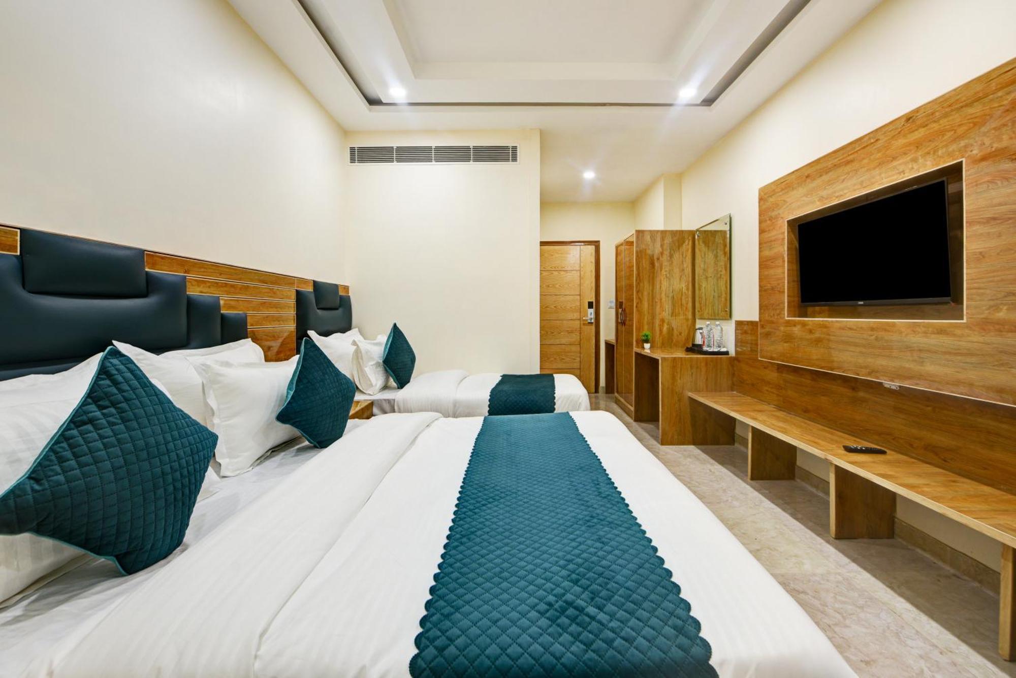 Guru Preet - Just A Min Away From Railway Station & Connaught Place New Delhi
