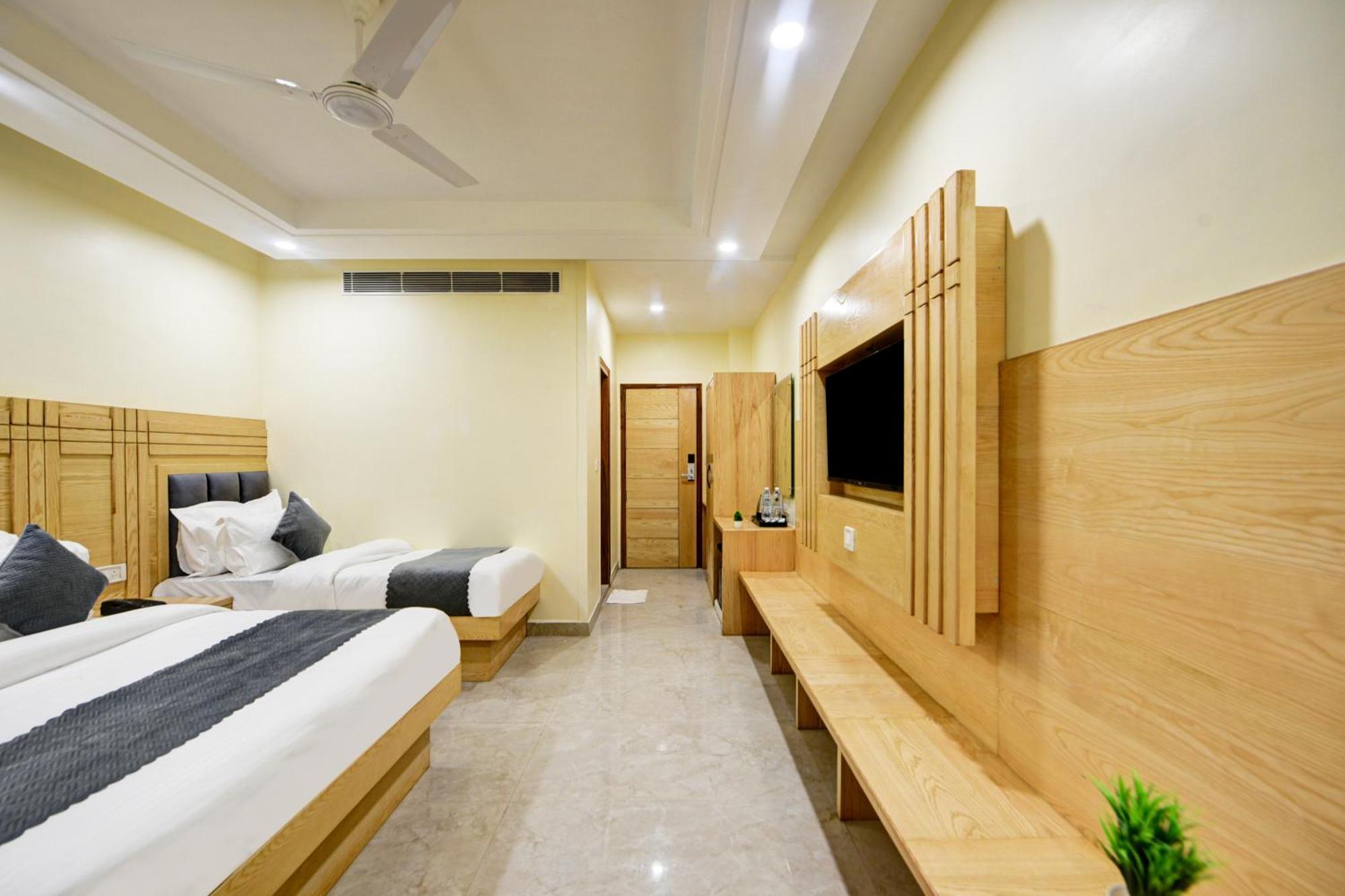Guru Preet - Just A Min Away From Railway Station & Connaught Place Hotel
