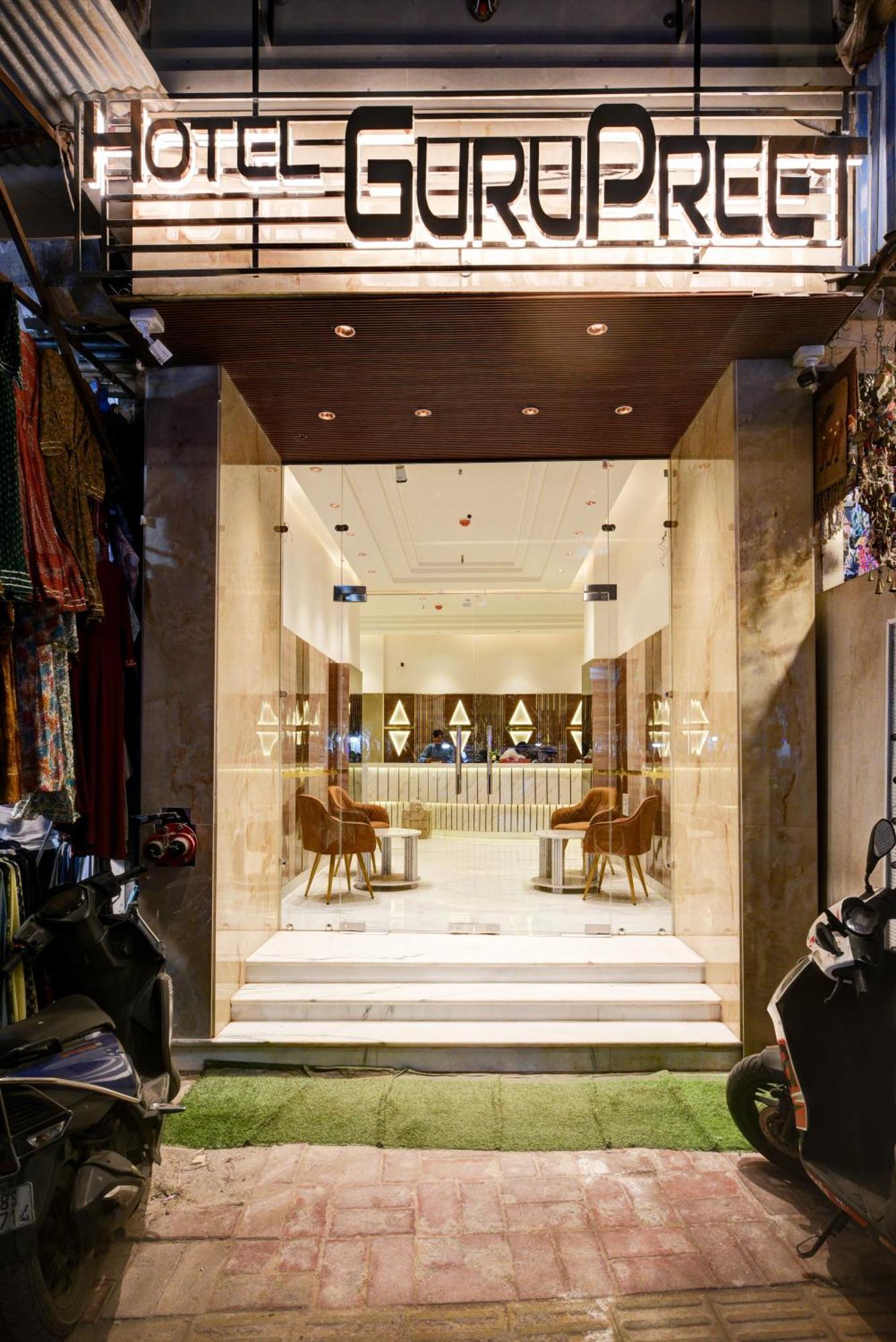 Guru Preet - Just A Min Away From Railway Station & Connaught Place Hotel New Delhi