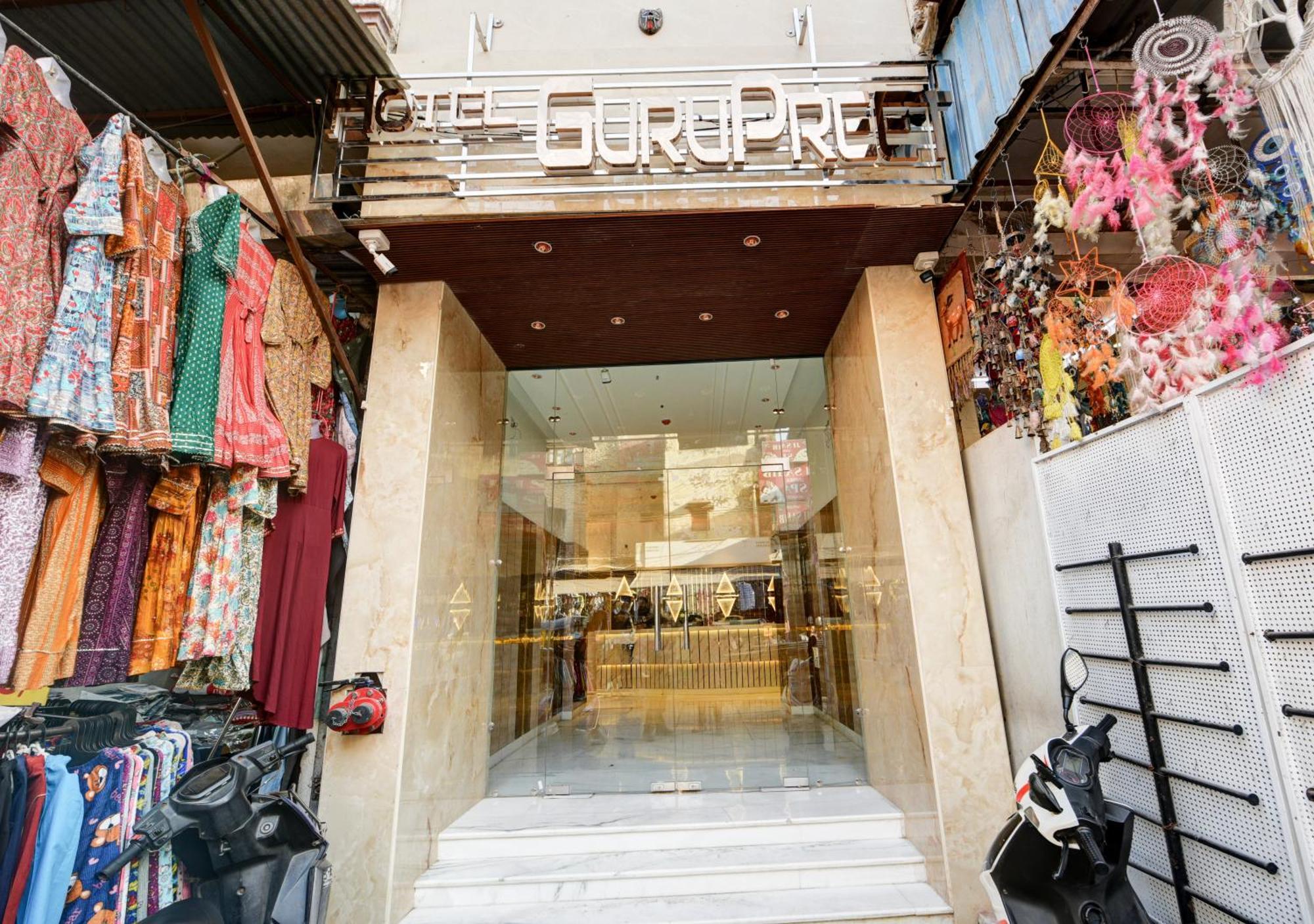 Guru Preet - Just A Min Away From Railway Station & Connaught Place 4*