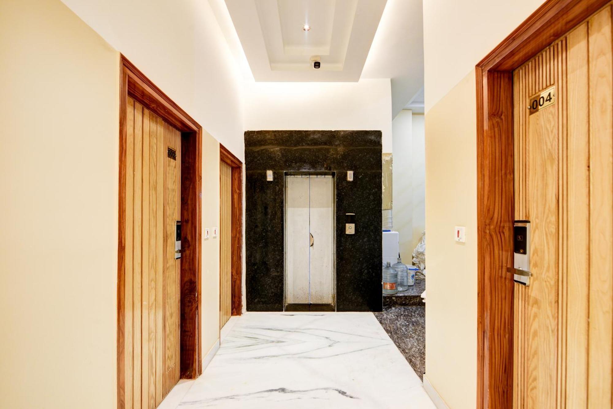 Guru Preet - Just A Min Away From Railway Station & Connaught Place Hotel 4*