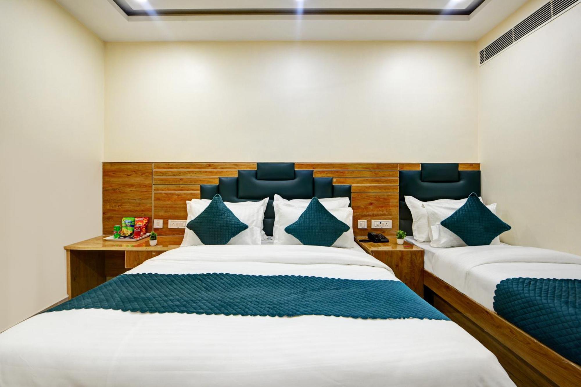 Guru Preet - Just A Min Away From Railway Station & Connaught Place New Delhi