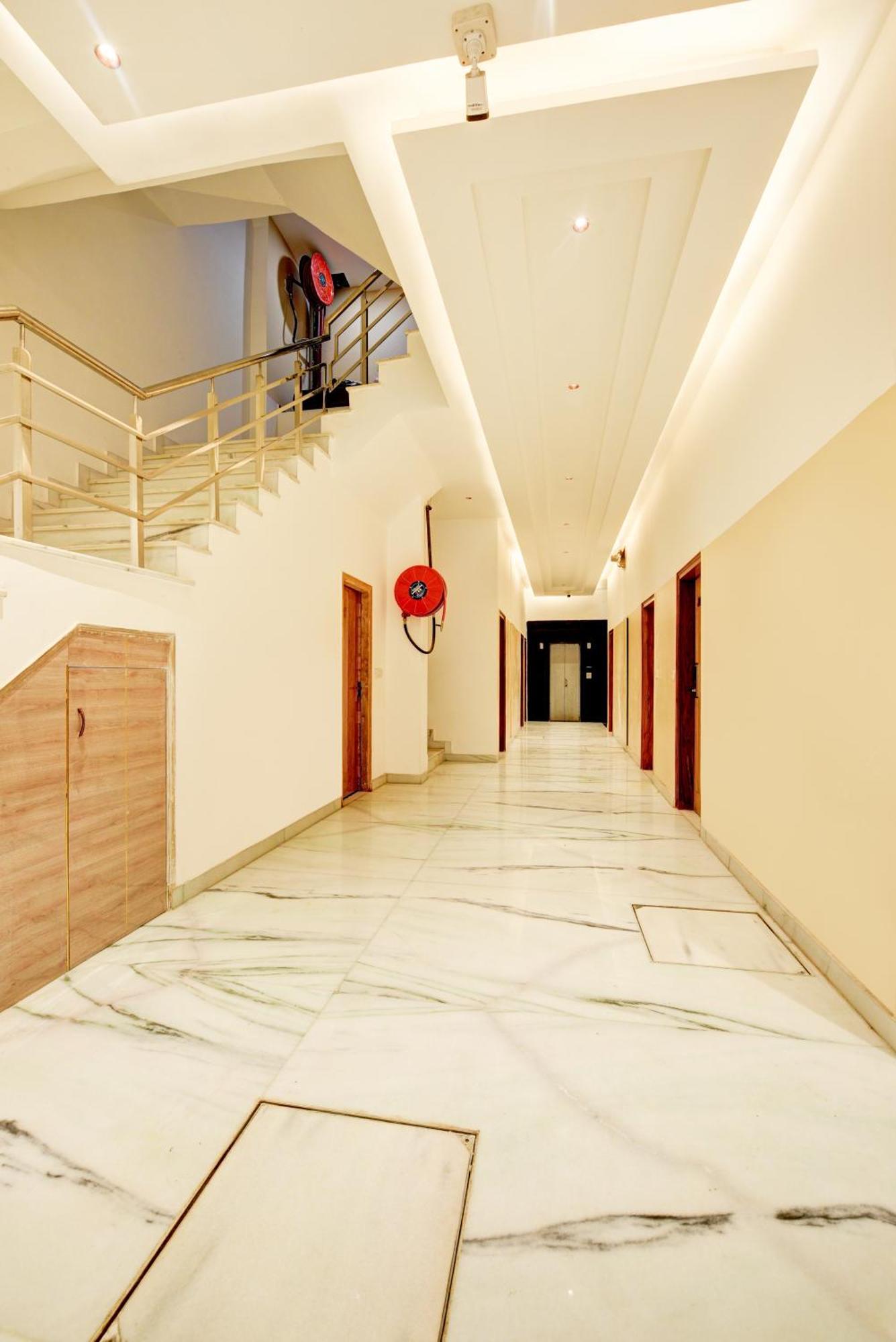 Guru Preet - Just A Min Away From Railway Station & Connaught Place Hotel