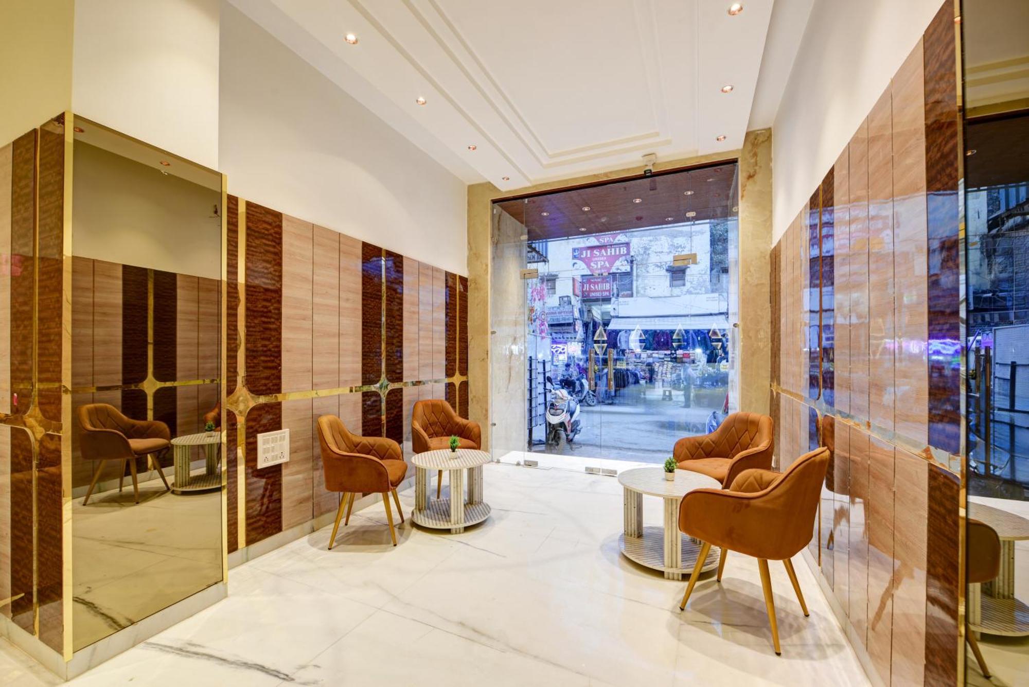 Guru Preet - Just A Min Away From Railway Station & Connaught Place 4* New Delhi