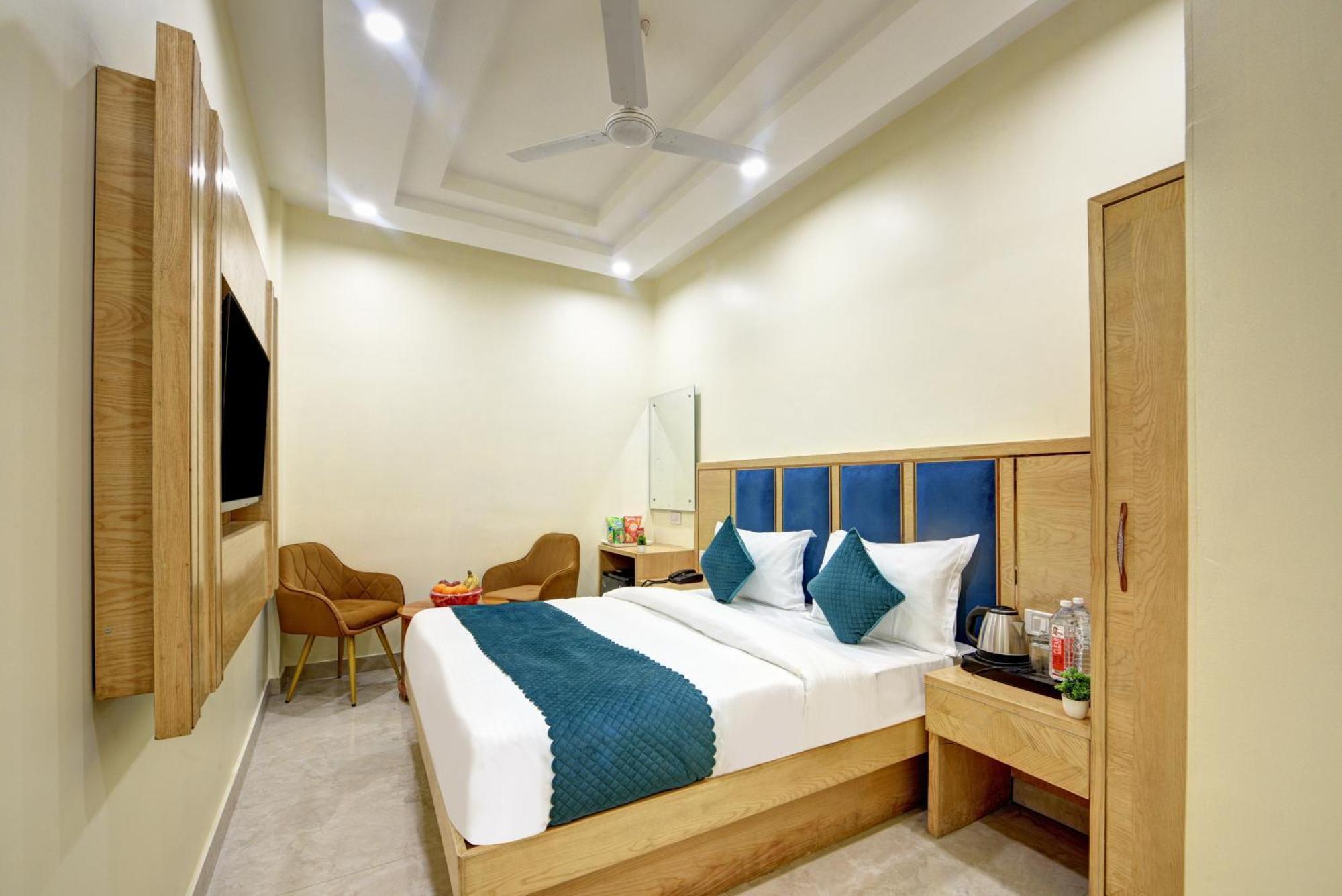Guru Preet - Just A Min Away From Railway Station & Connaught Place Hotel 4*