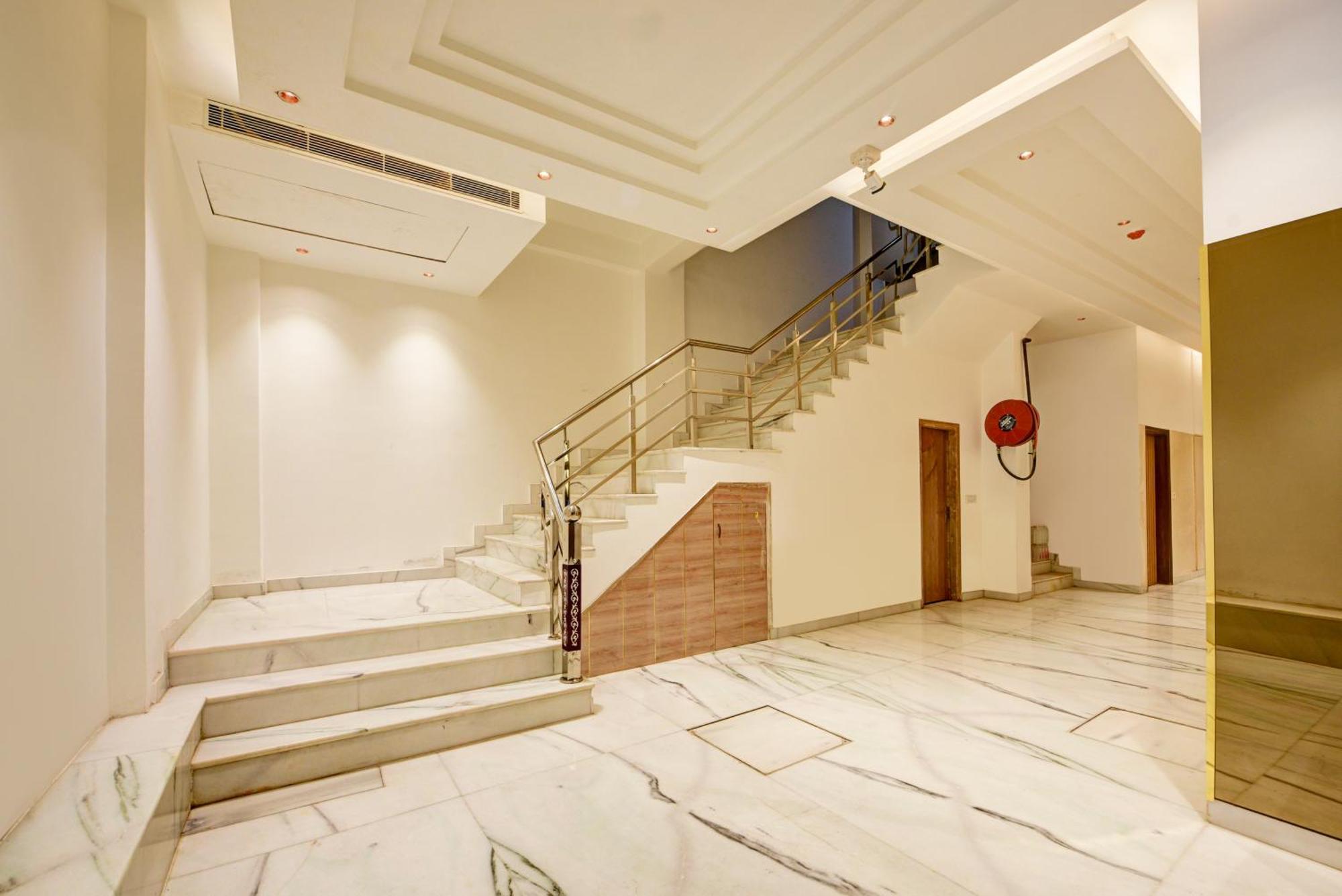 Hotel Guru Preet - Just A Min Away From Railway Station & Connaught Place