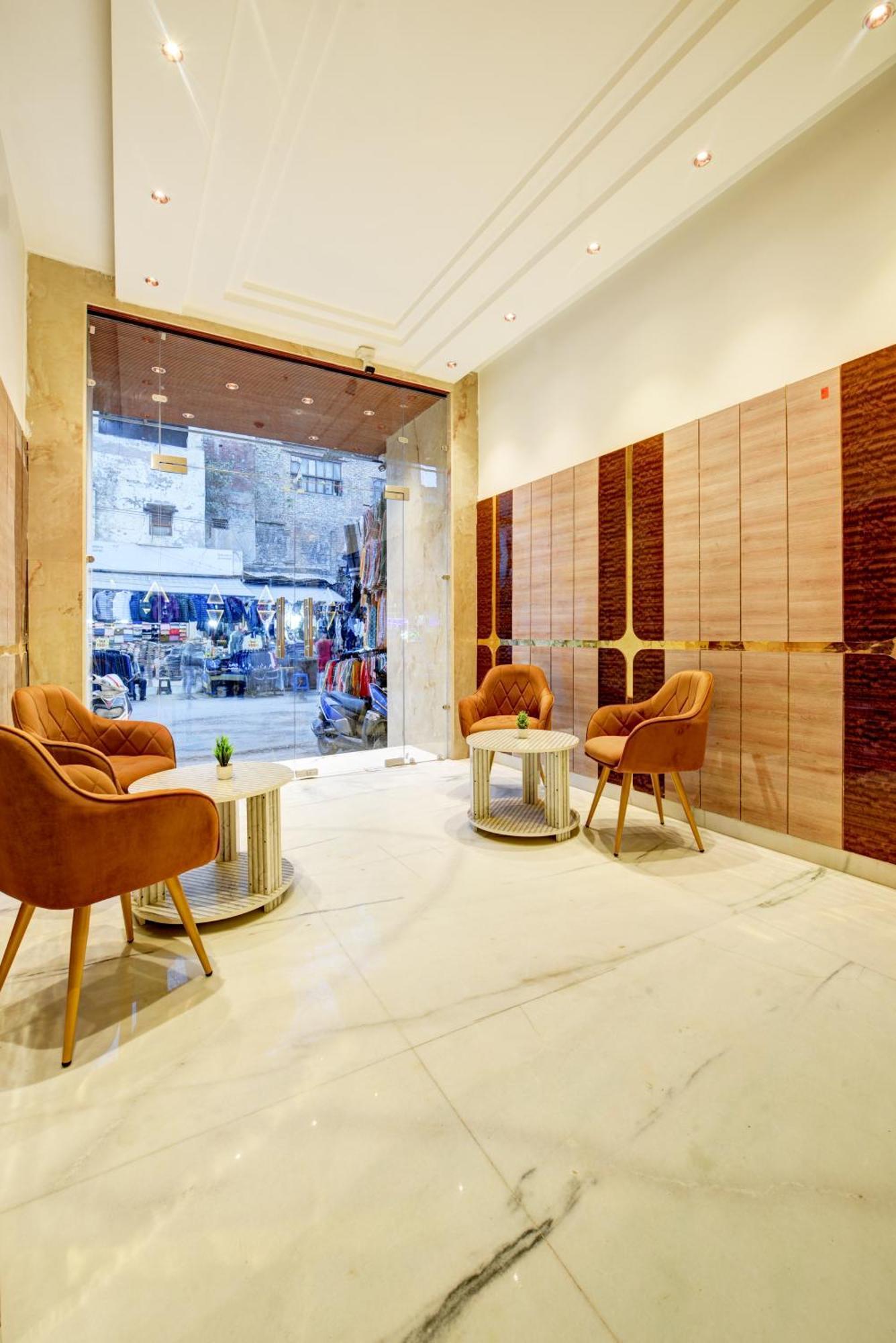 Guru Preet - Just A Min Away From Railway Station & Connaught Place Hotel 4*