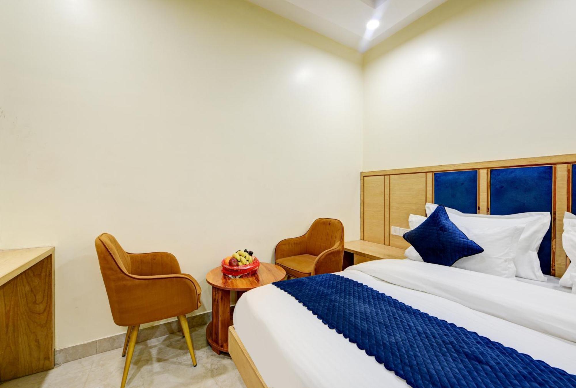 Guru Preet - Just A Min Away From Railway Station & Connaught Place New Delhi