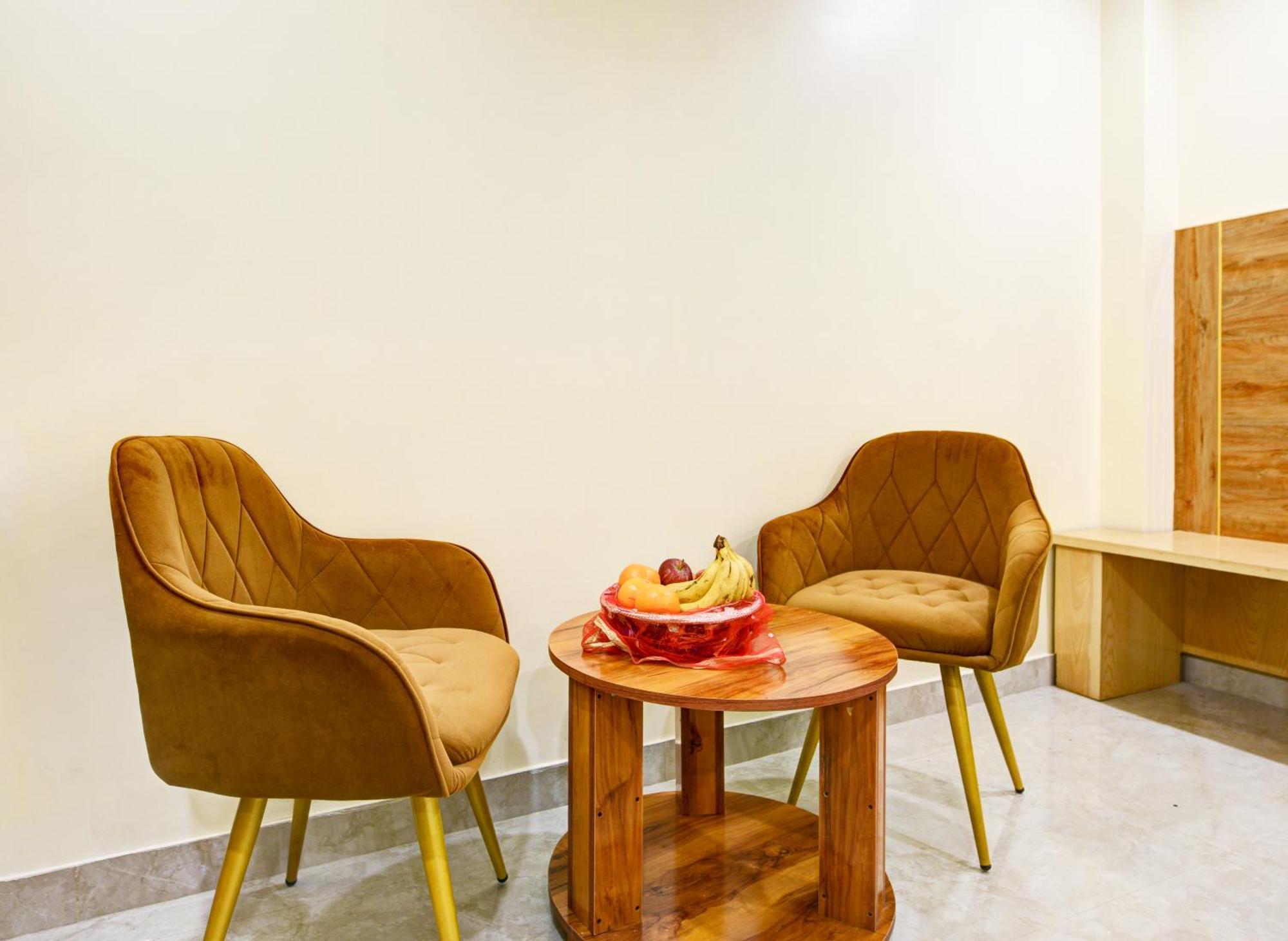 Hotel Guru Preet - Just A Min Away From Railway Station & Connaught Place 4*