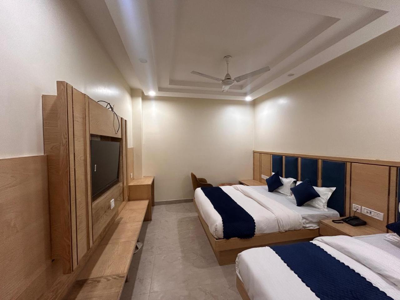 Hotel Guru Preet - Just A Min Away From Railway Station & Connaught Place New Delhi