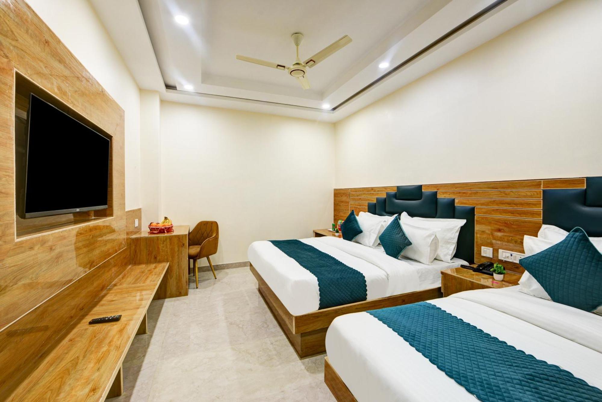 Guru Preet - Just A Min Away From Railway Station & Connaught Place New Delhi