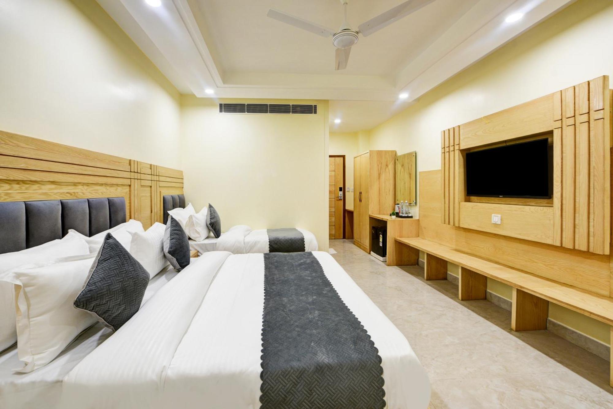 Guru Preet - Just A Min Away From Railway Station & Connaught Place New Delhi
