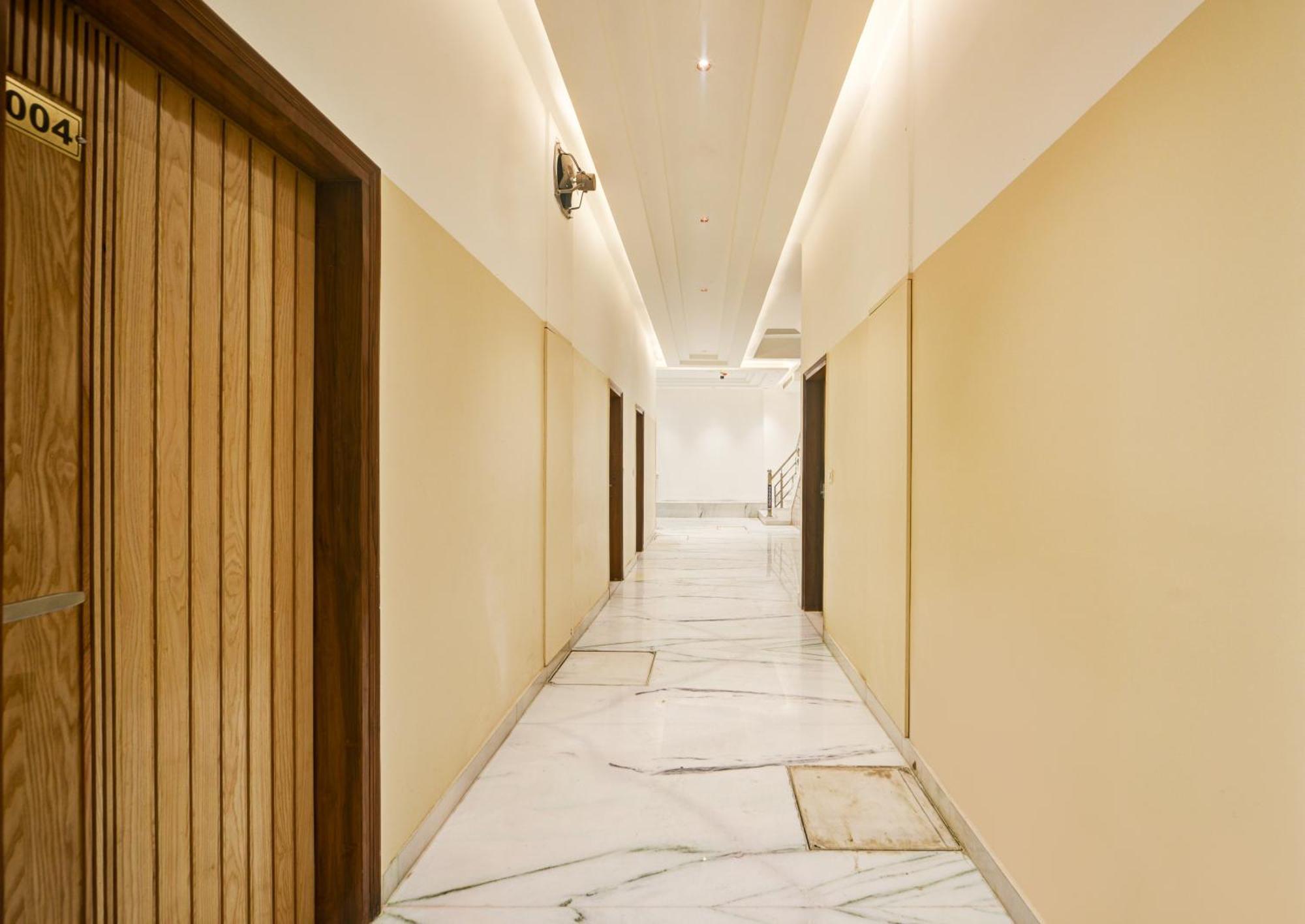 Guru Preet - Just A Min Away From Railway Station & Connaught Place
