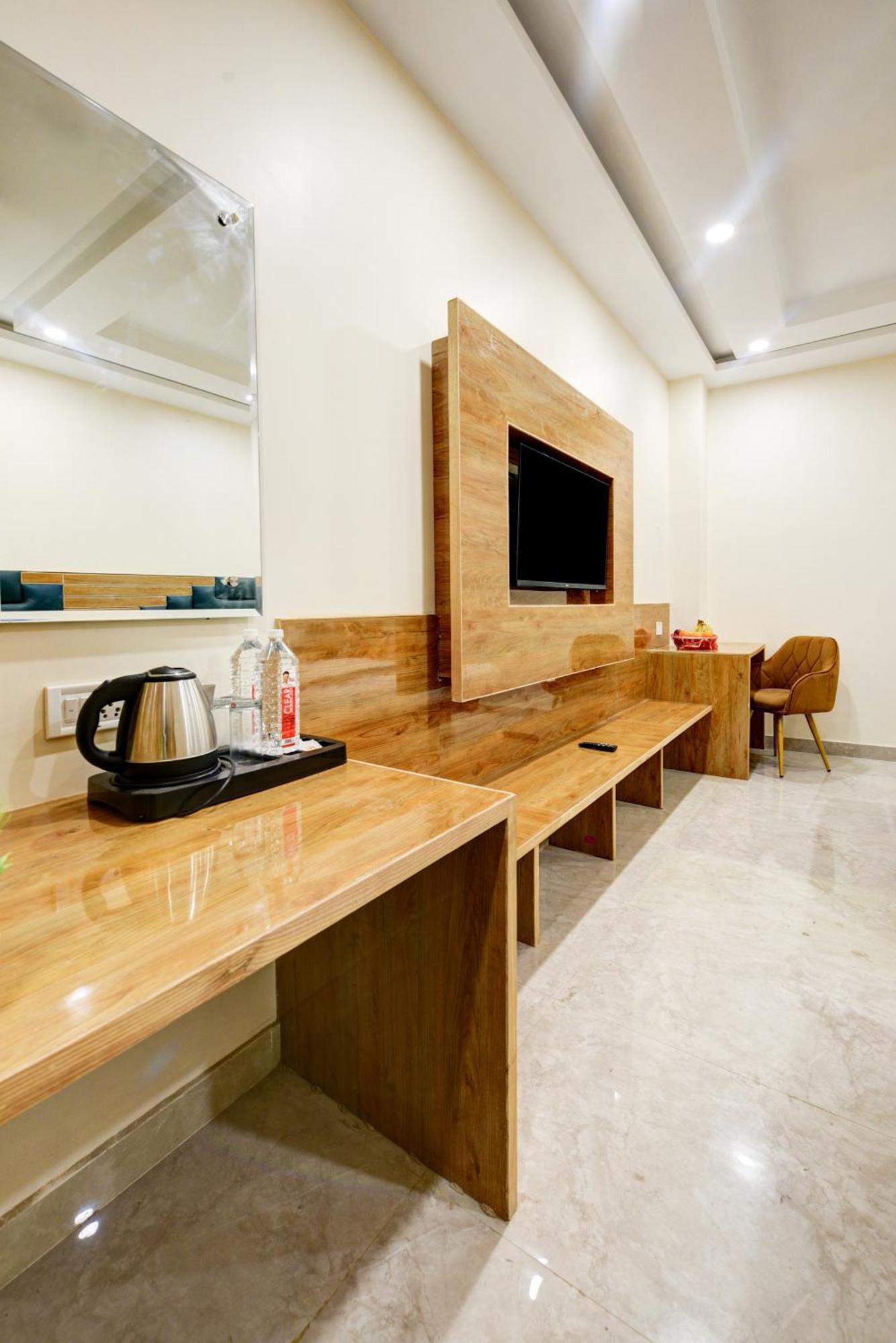 Guru Preet - Just A Min Away From Railway Station & Connaught Place Hotel New Delhi