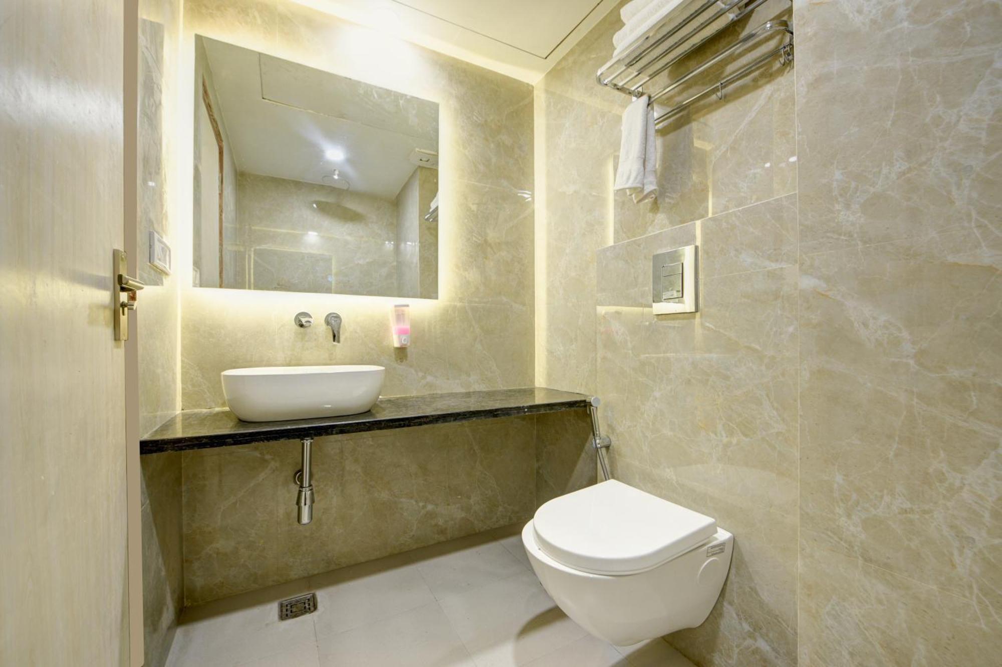 Guru Preet - Just A Min Away From Railway Station & Connaught Place 4* New Delhi