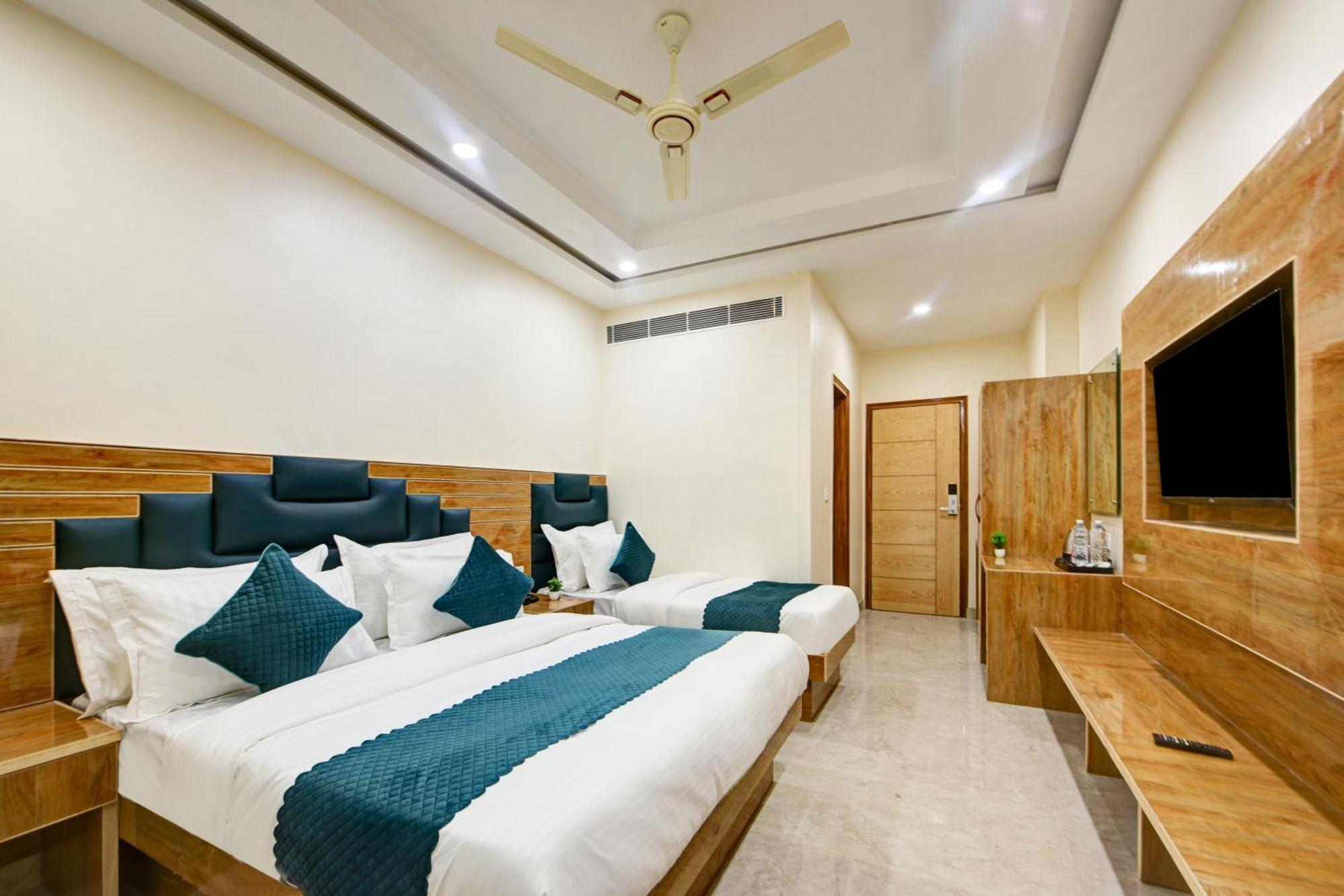 Guru Preet - Just A Min Away From Railway Station & Connaught Place
