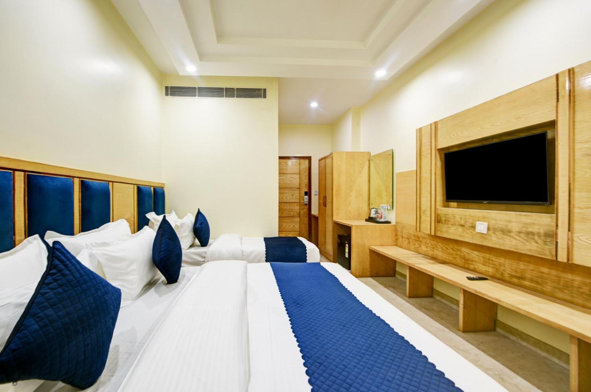 Guru Preet - Just A Min Away From Railway Station & Connaught Place Hotel