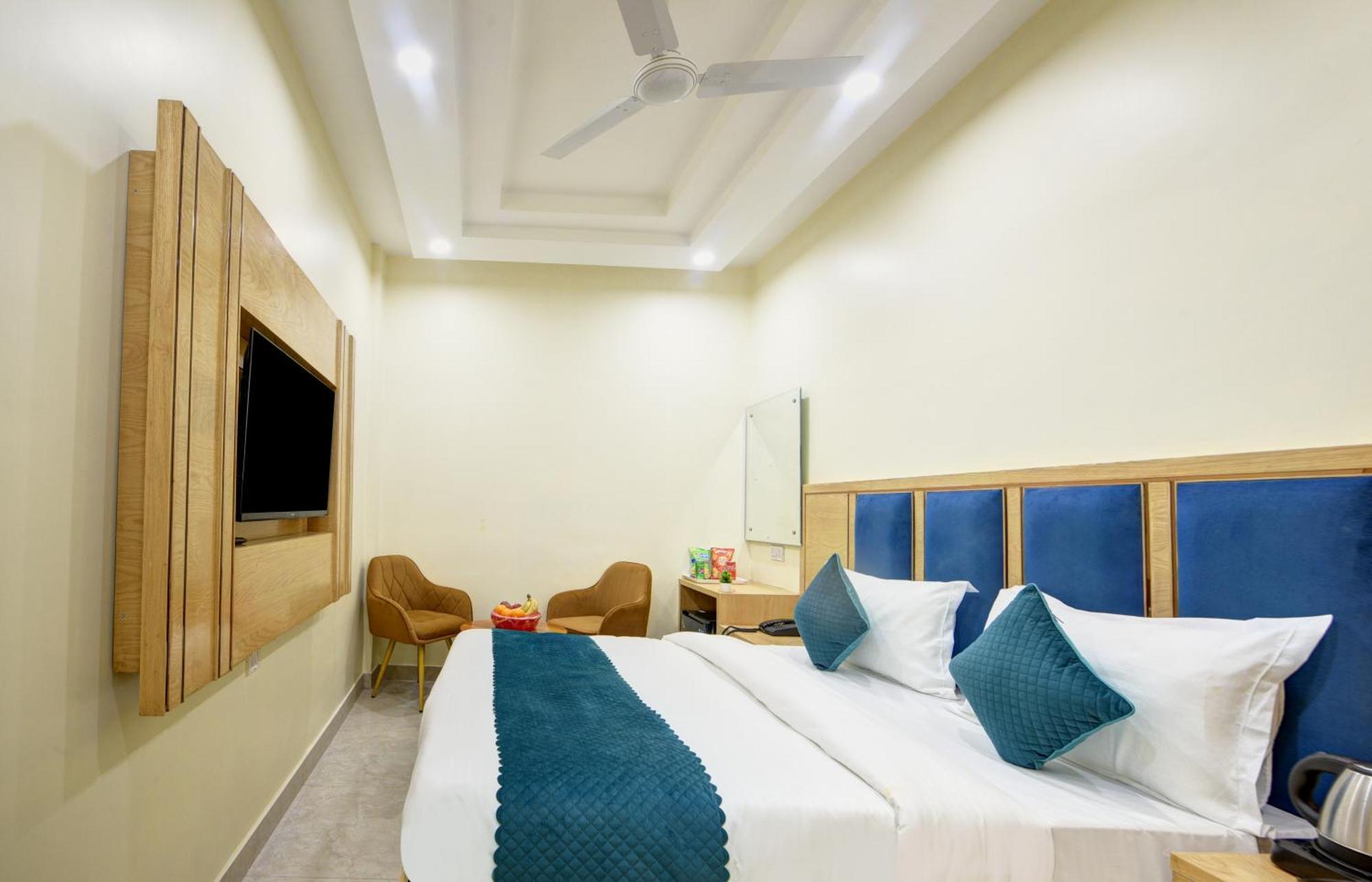 Guru Preet - Just A Min Away From Railway Station & Connaught Place New Delhi