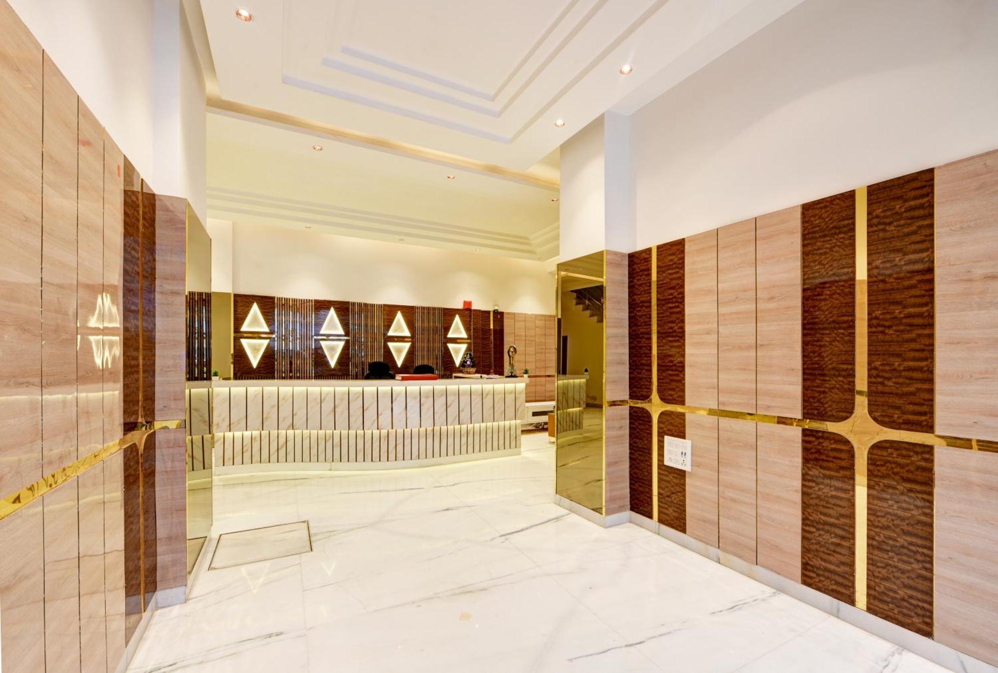 Hotel Guru Preet - Just A Min Away From Railway Station & Connaught Place 4*