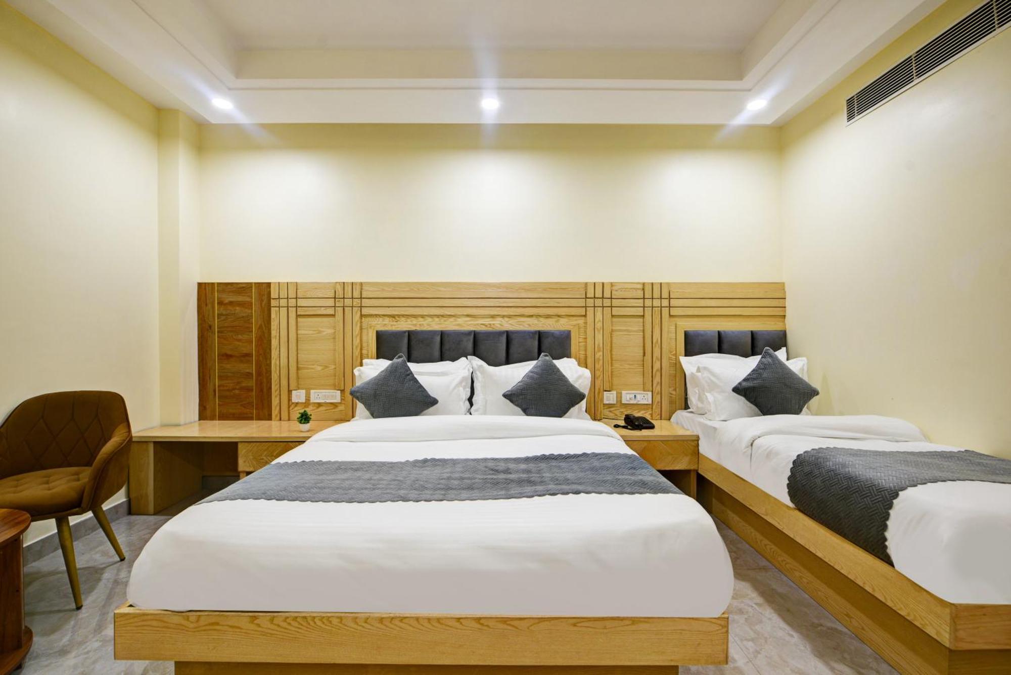 Guru Preet - Just A Min Away From Railway Station & Connaught Place Hotel