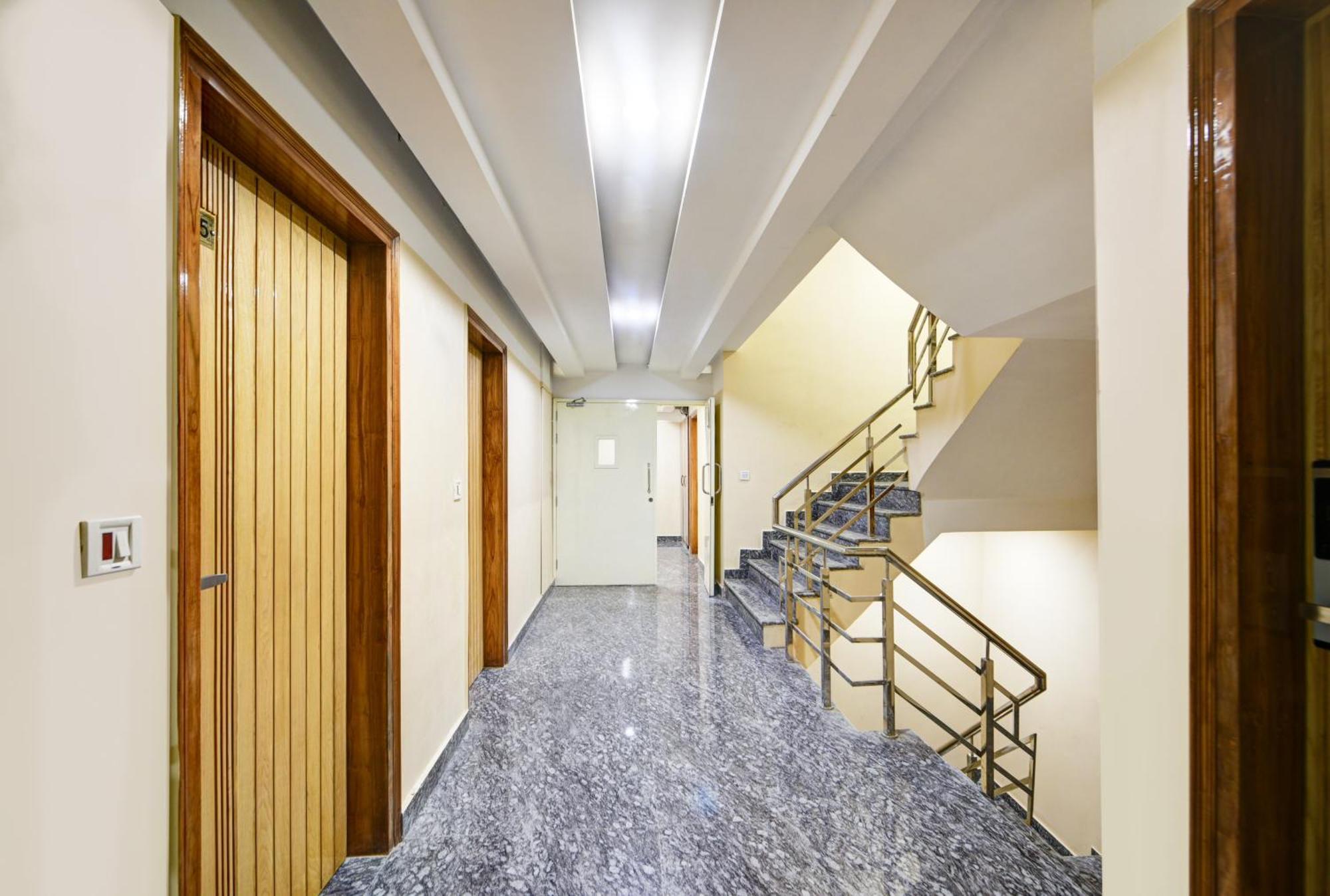 Guru Preet - Just A Min Away From Railway Station & Connaught Place Hotel 4*